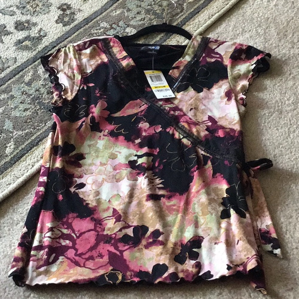 Style & CO  floral top NWT black pink Med Pretty💋 cute style color prett